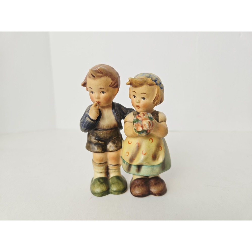 Hummel Goebel figurine We Congratulate 1951